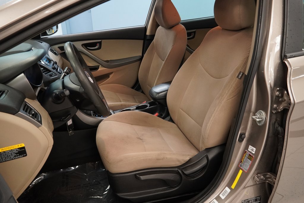 Used 2015 Hyundai Elantra SE image 3