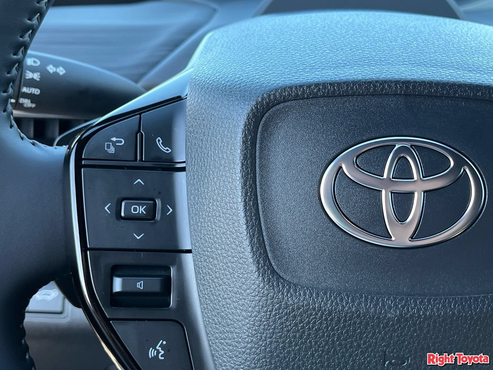 Used 2026 Toyota C-HR AWD/4WD image 23