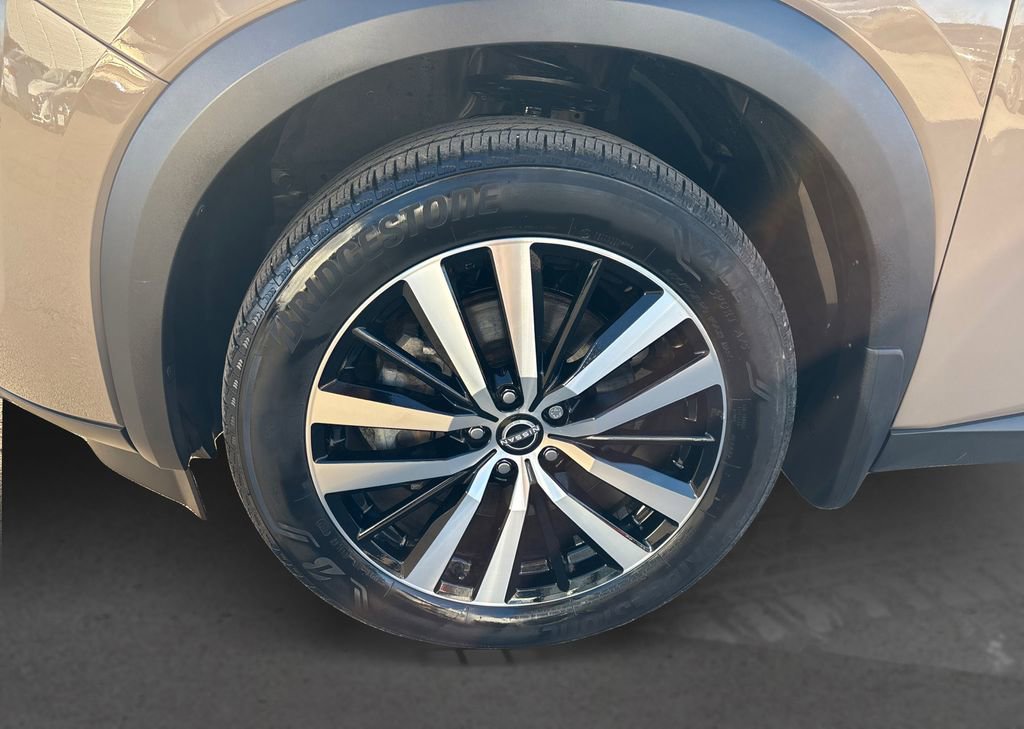 Used 2024 Nissan Pathfinder Platinum w/ Cargo Package image 12