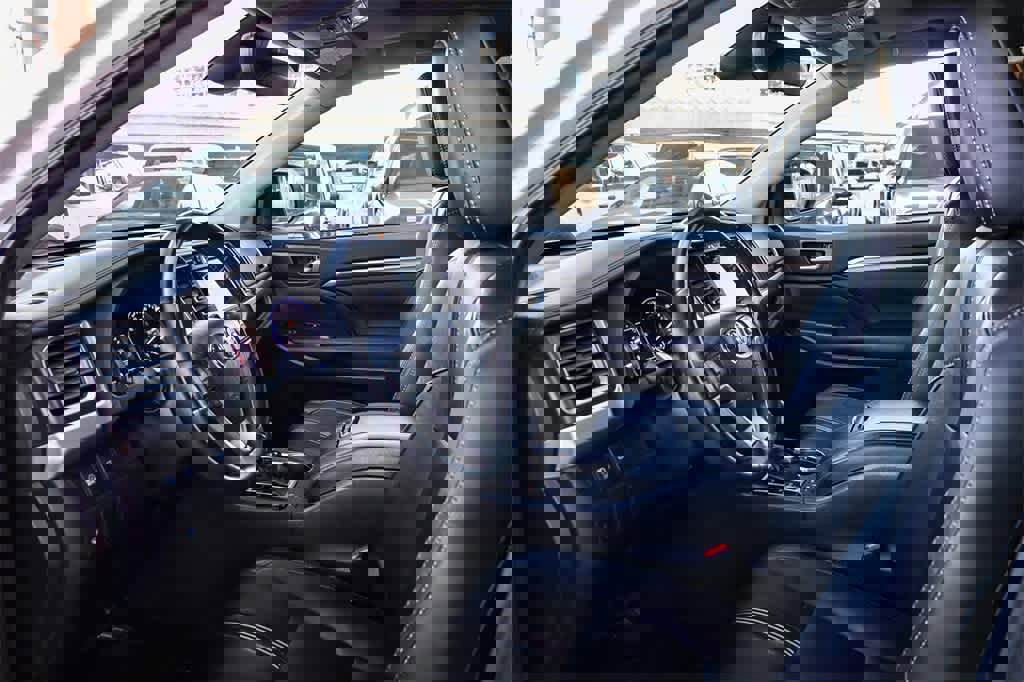 Used 2017 Toyota Highlander SE image 16