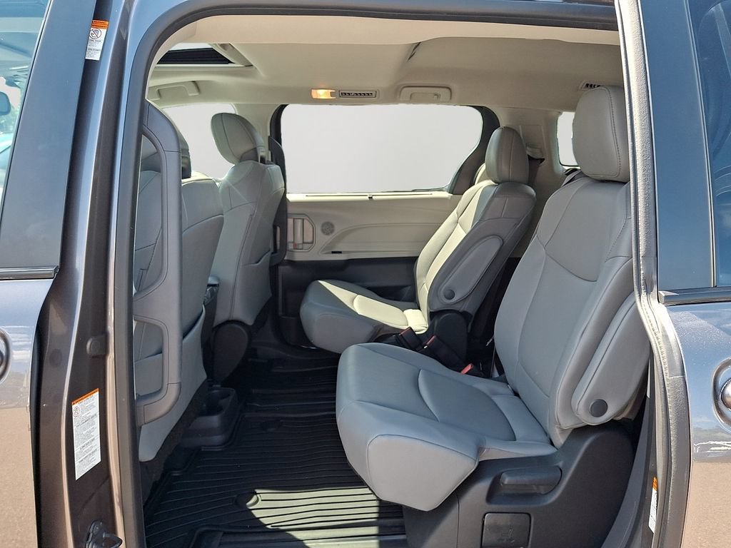 Used 2023 Toyota Sienna XLE FWD image 8