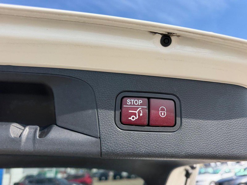 Used 2019 Mercedes-Benz GLC 300 4MATIC image 5