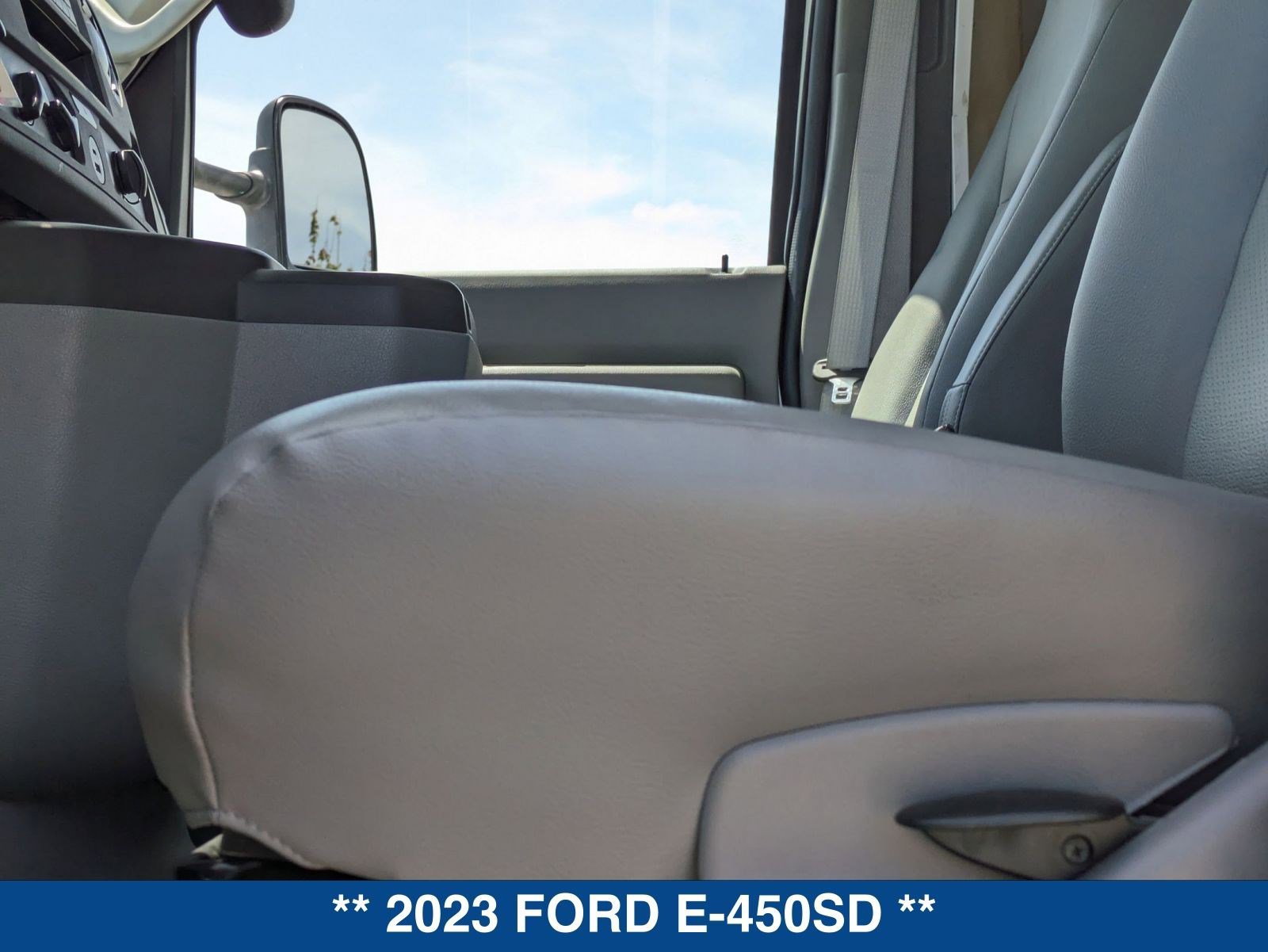 New 2023 Ford E-450 and Econoline 450 Super Duty w/ Power Windows & Locks Group image 17