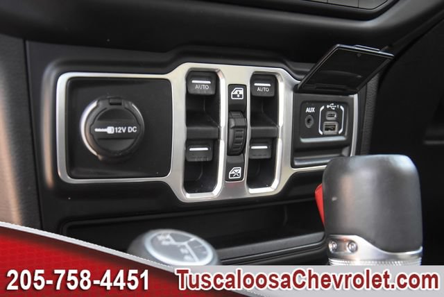 Used 2018 Jeep Wrangler Unlimited Sahara AWD/4WD image 34