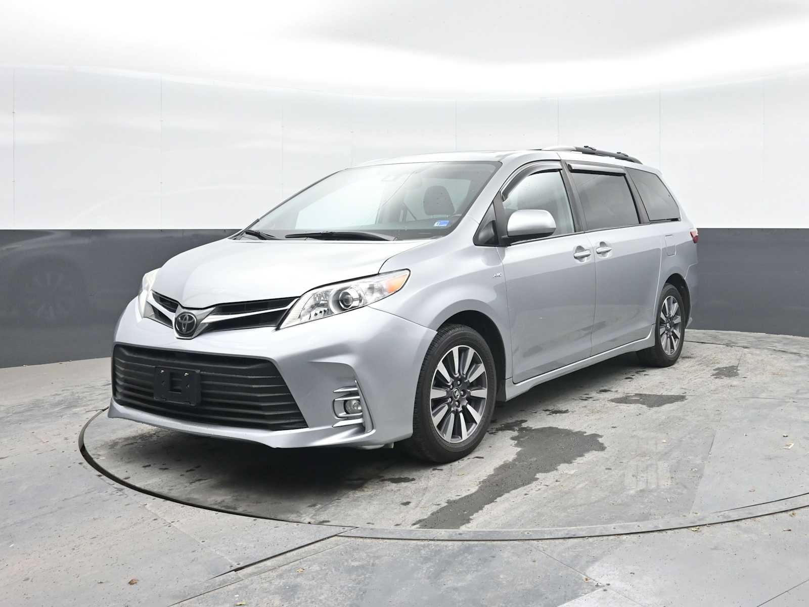 Used 2020 Toyota Sienna XLE w/ XLE Navigation Package AWD/4WD image 5