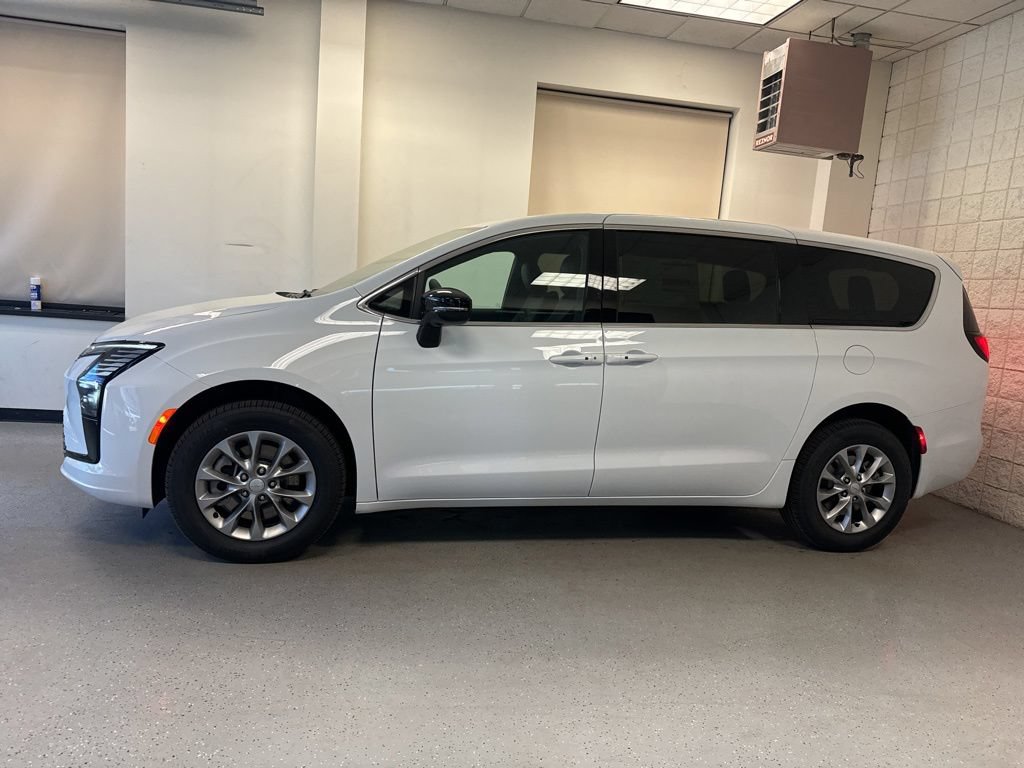 New 2027 Chrysler Pacifica Select AWD/4WD image 14