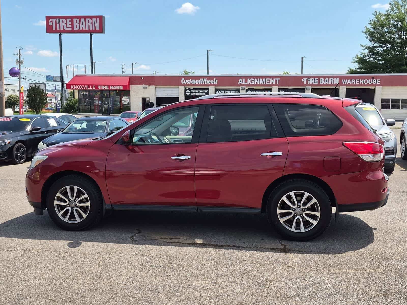 Used 2016 Nissan Pathfinder SV w/ Cargo Package FWD image 5