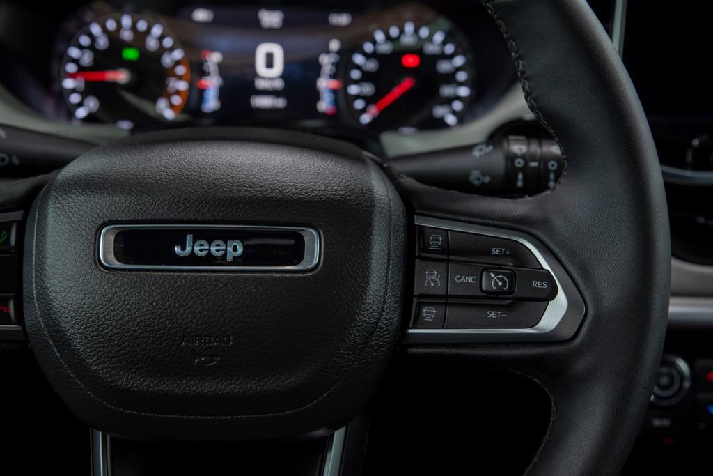 Used 2025 Jeep Compass Limited AWD/4WD image 23