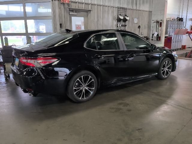 Used 2020 Toyota Camry SE FWD image 6