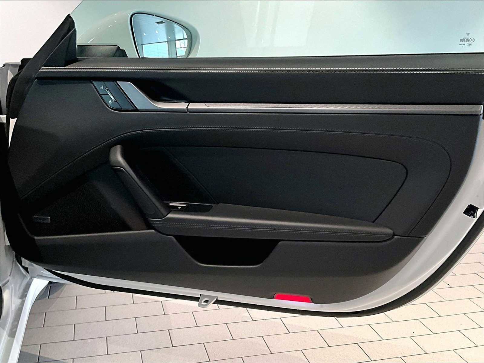 Used 2025 Porsche 911 Carrera image 27