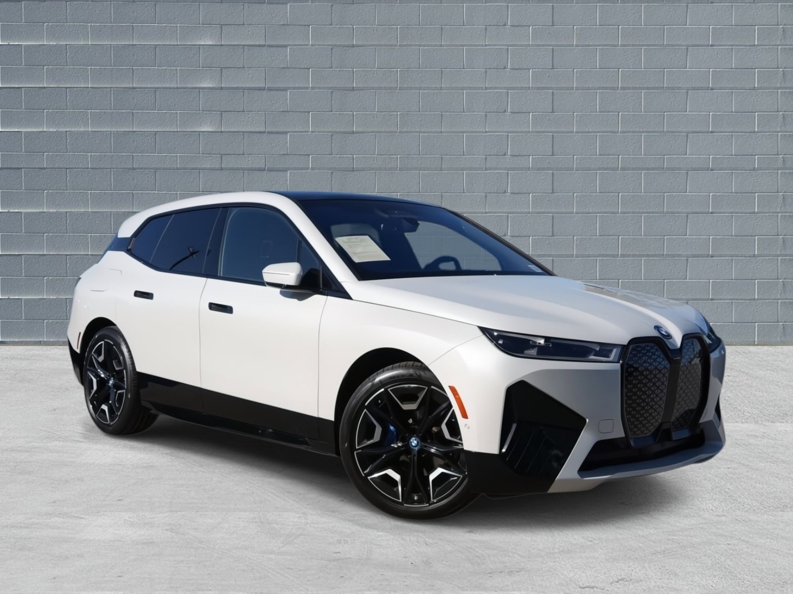 Used 2022 BMW iX xDrive50 image 1