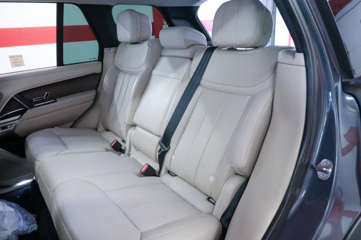 Used 2024 Land Rover Range Rover SE AWD/4WD image 15