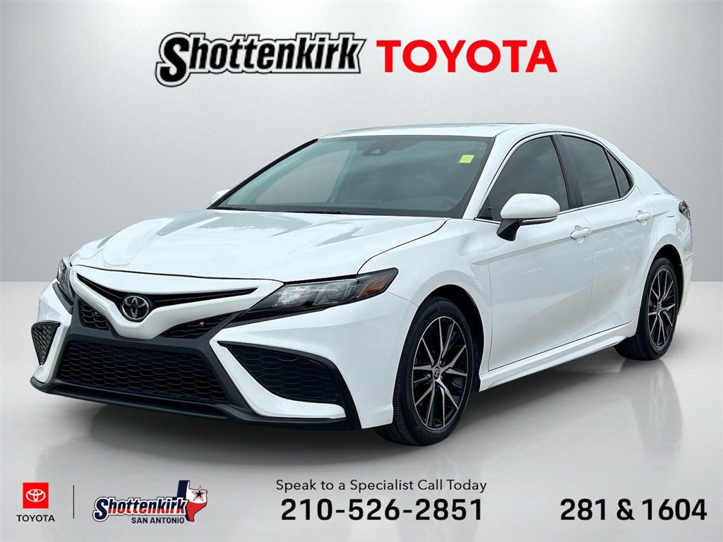 Used 2023 Toyota Camry SE image 1