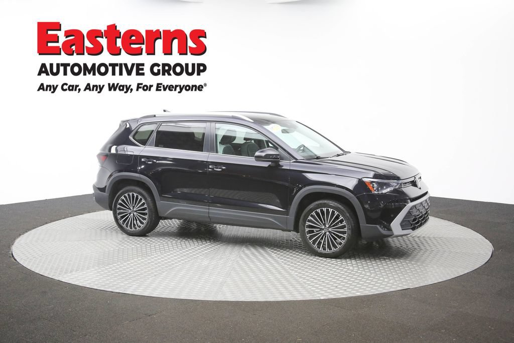 Used 2025 Volkswagen Taos SE FWD image 43