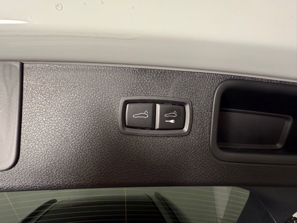 New 2025 Porsche Macan Turbo image 18