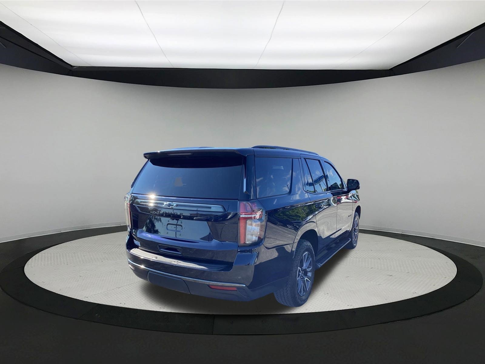 Used 2022 Chevrolet Tahoe Z71 w/ Luxury Package AWD/4WD image 8