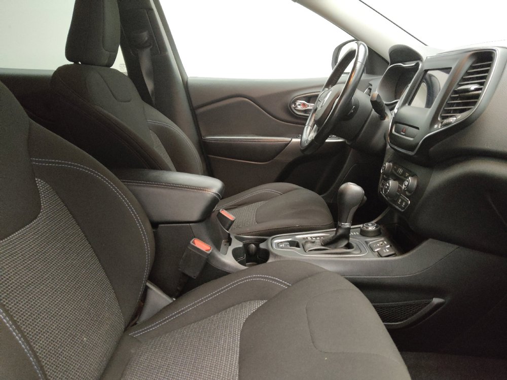 Used 2020 Jeep Cherokee Latitude w/ Cold Weather Group AWD/4WD image 21