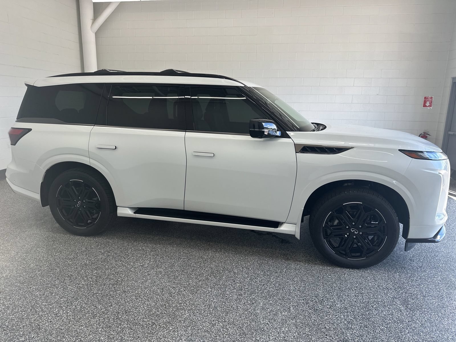 New 2026 INFINITI QX80 4WD image 8