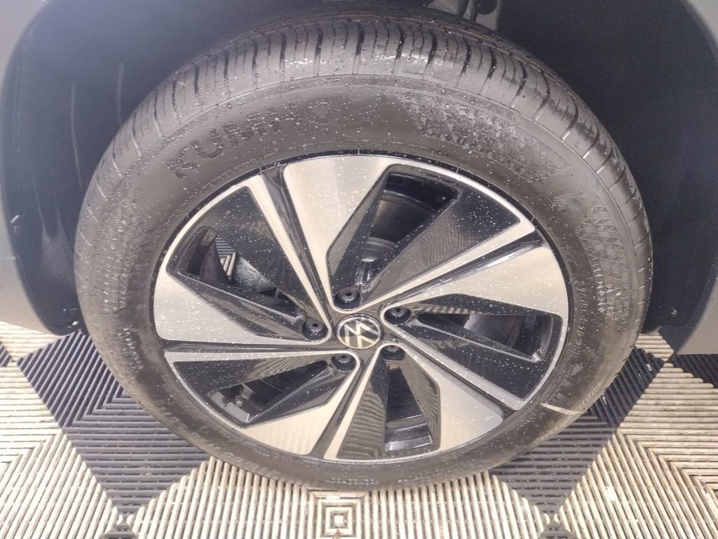 New 2025 Volkswagen Taos SE image 5