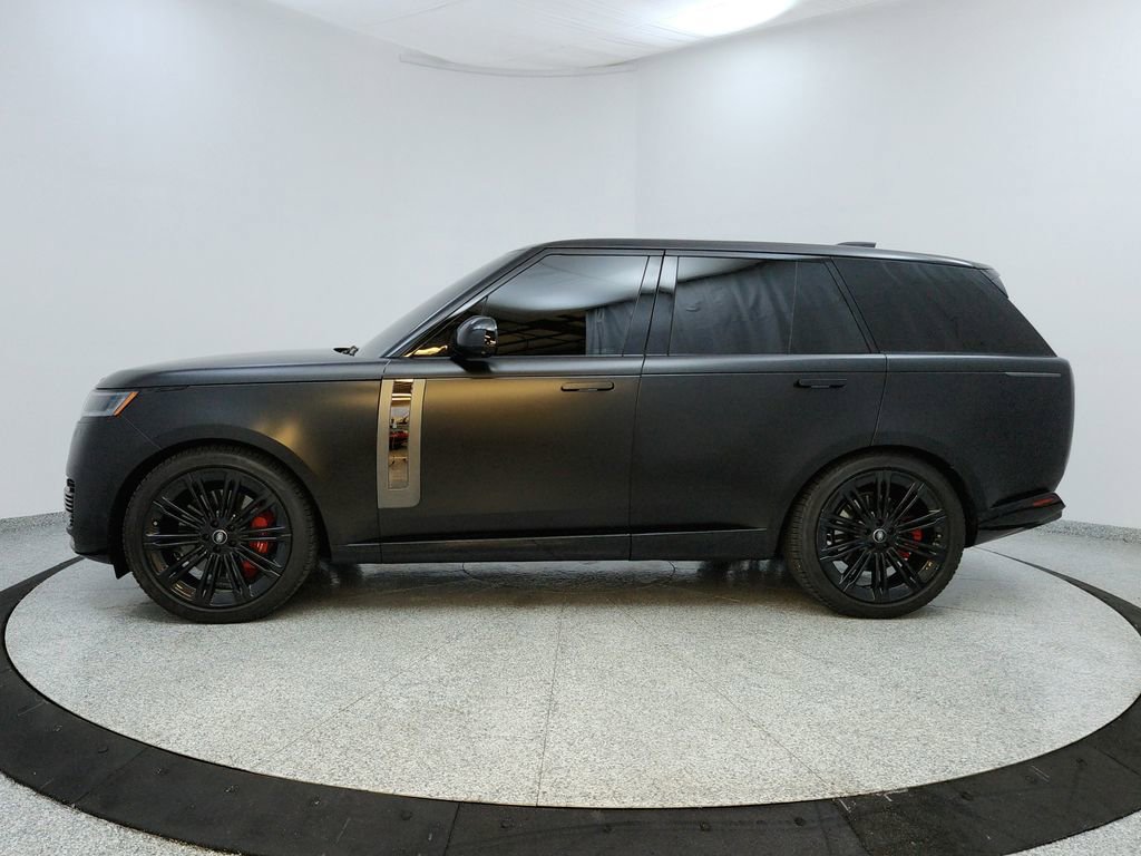 Used 2024 Land Rover Range Rover SV image 2