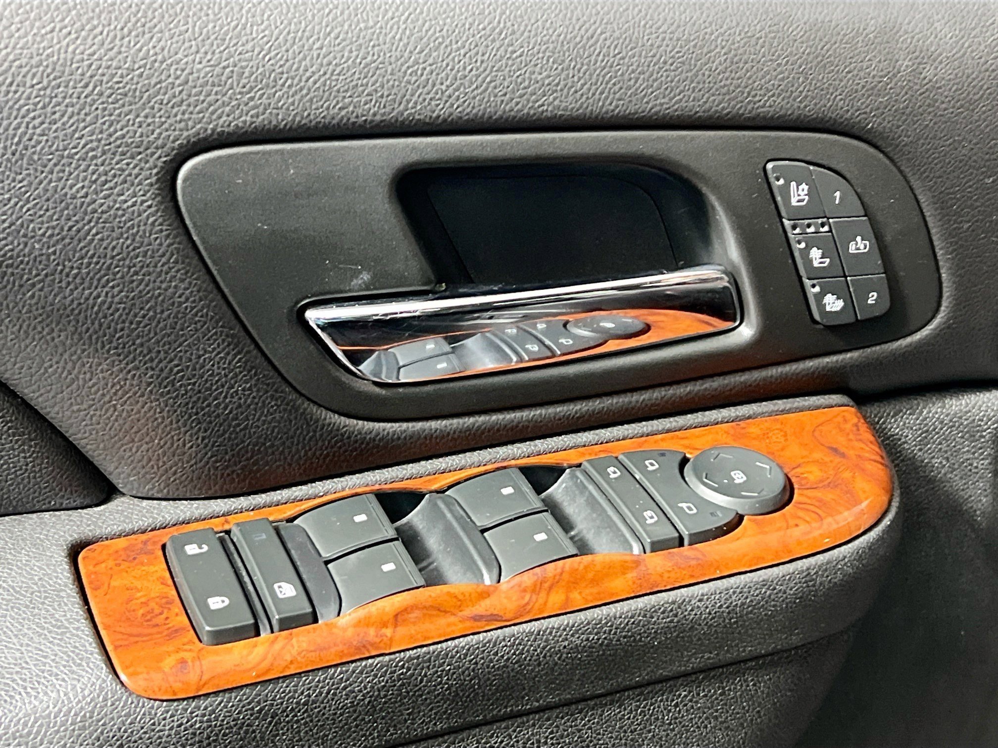 Used 2012 Chevrolet Avalanche LTZ image 15