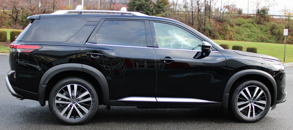 Certified 2023 Nissan Pathfinder Platinum image 5