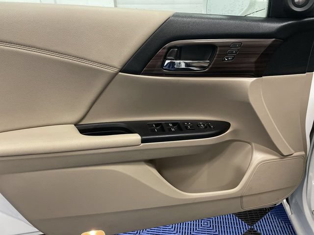 Used 2017 Honda Accord EX-L image 13