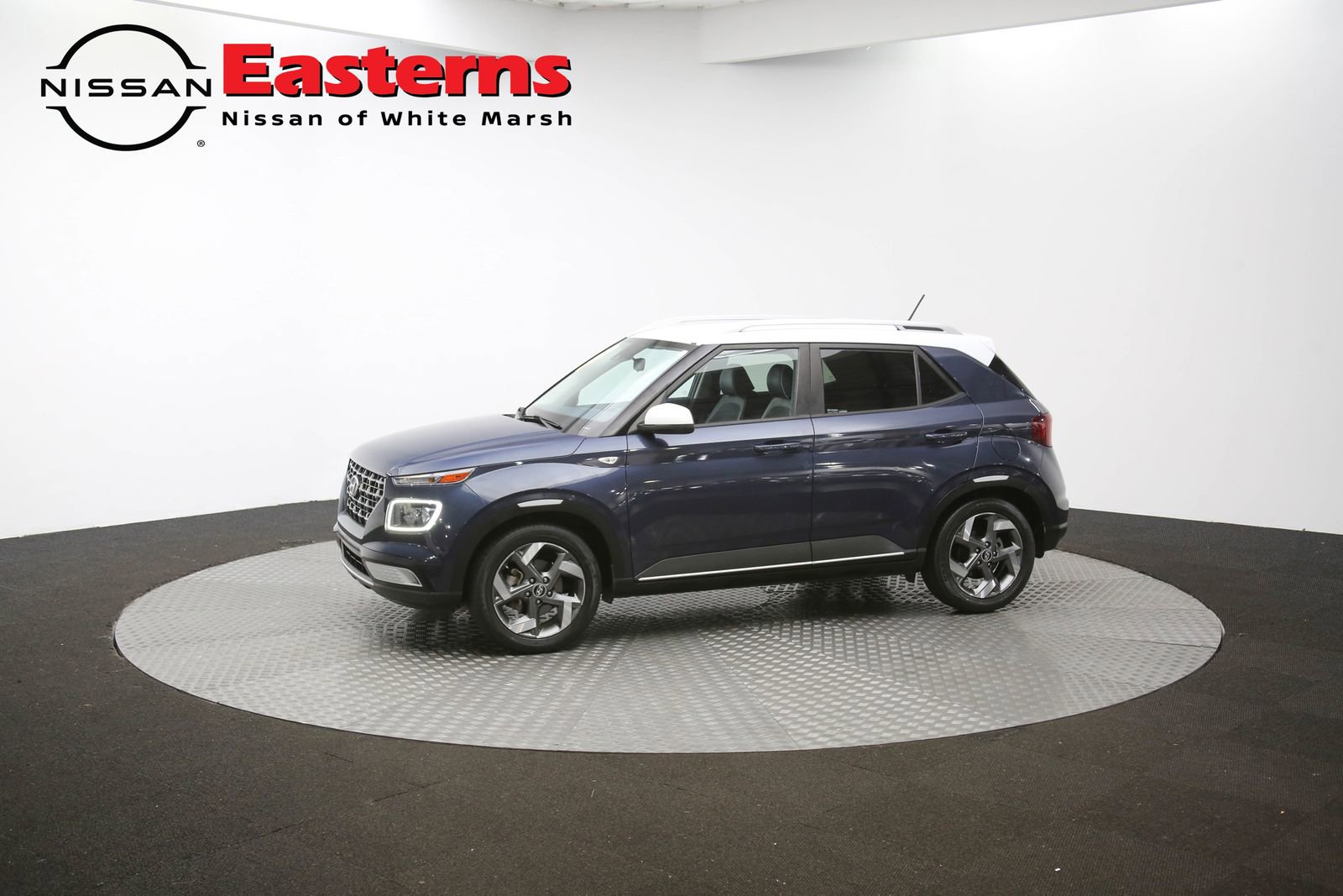 Used 2023 Hyundai Venue Limited image 95