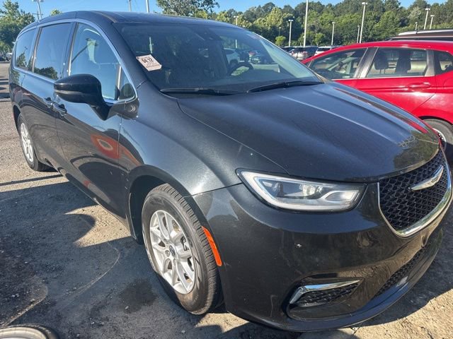 Used 2023 Chrysler Pacifica Touring-L FWD image 8
