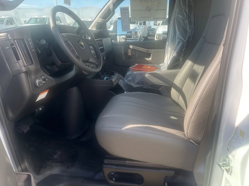 New 2025 Chevrolet Express 3500 Work Van w/ Power Convenience Package image 9