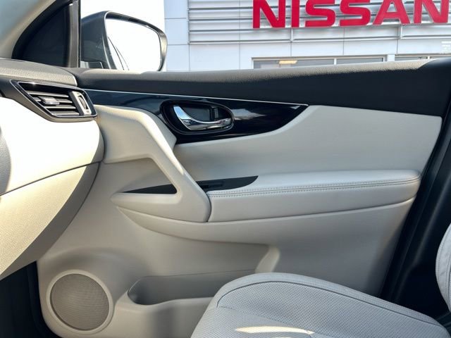 Used 2017 Nissan Rogue Sport SL image 39