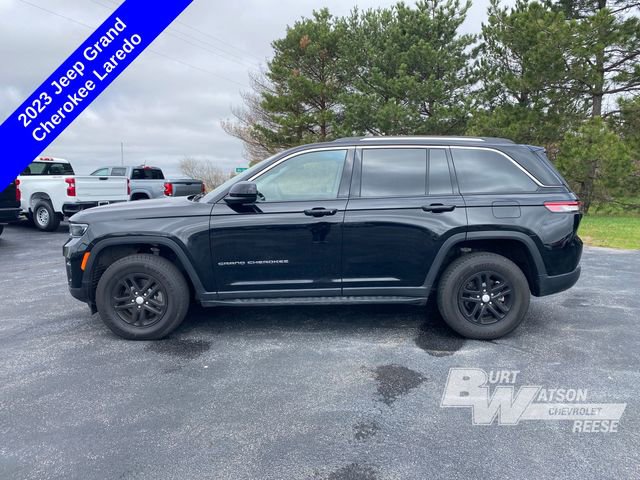 Used 2023 Jeep Grand Cherokee Laredo image 3