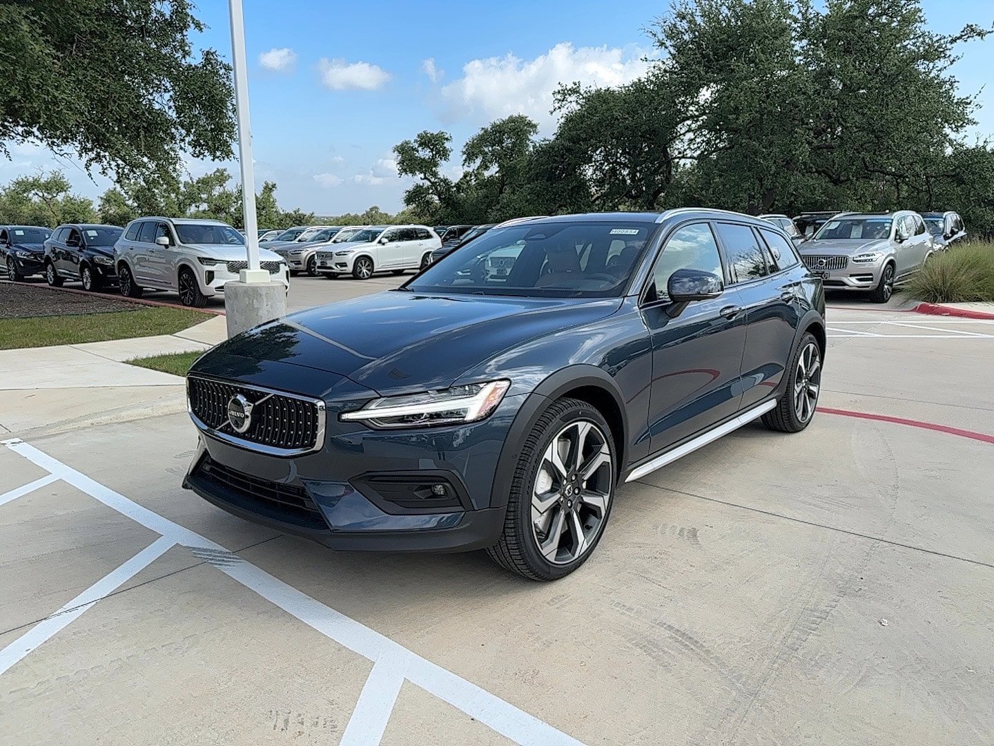 Used 2026 Volvo V60 B5 Cross Country Ultra w/ Protection Package Premier AWD/4WD image 2
