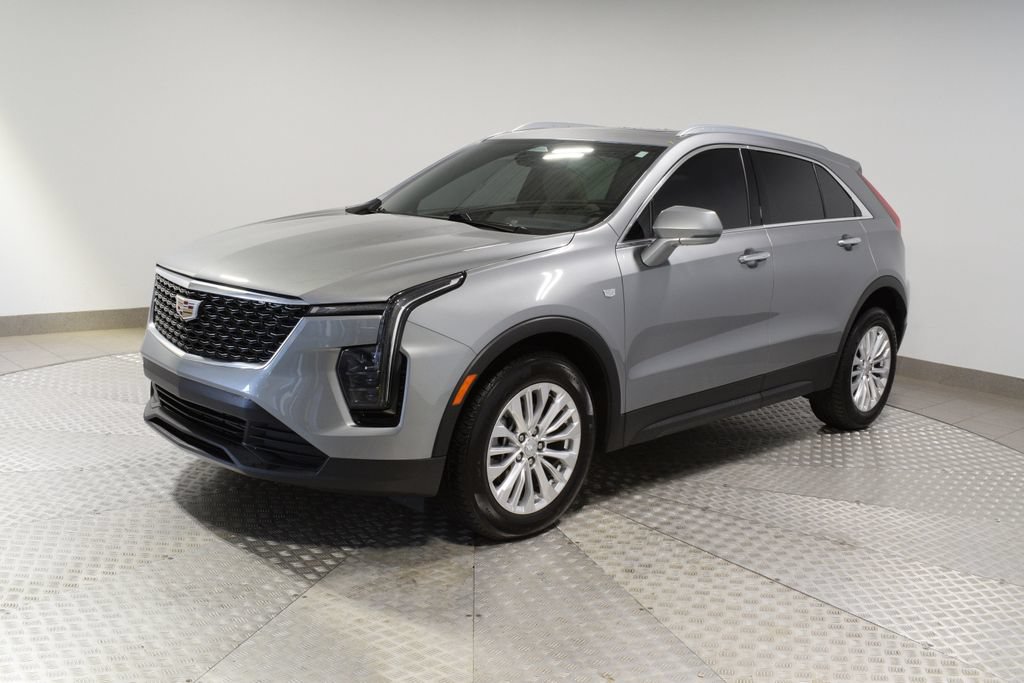 Used 2024 Cadillac XT4 Luxury w/ Cold Weather Package AWD/4WD image 3