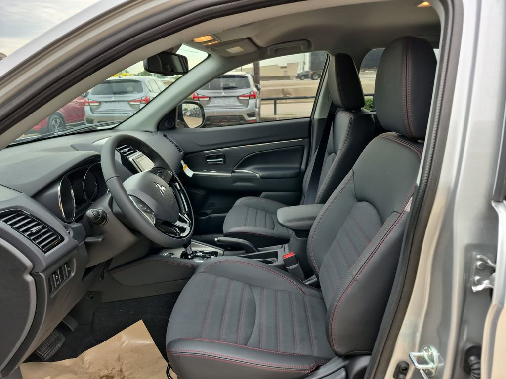 Used 2025 Mitsubishi Outlander Sport SE image 12
