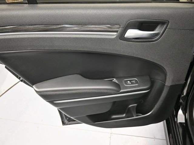 Used 2022 Chrysler 300 Touring L image 28