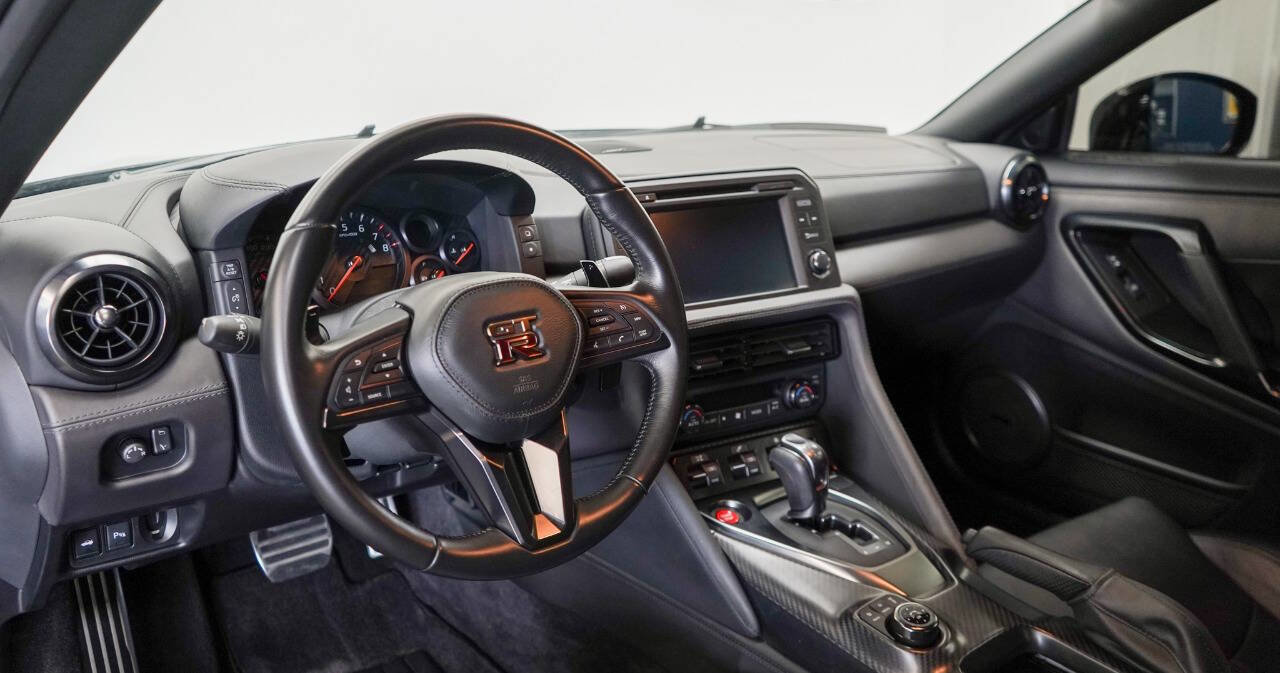 Used 2021 Nissan GT-R Premium image 42