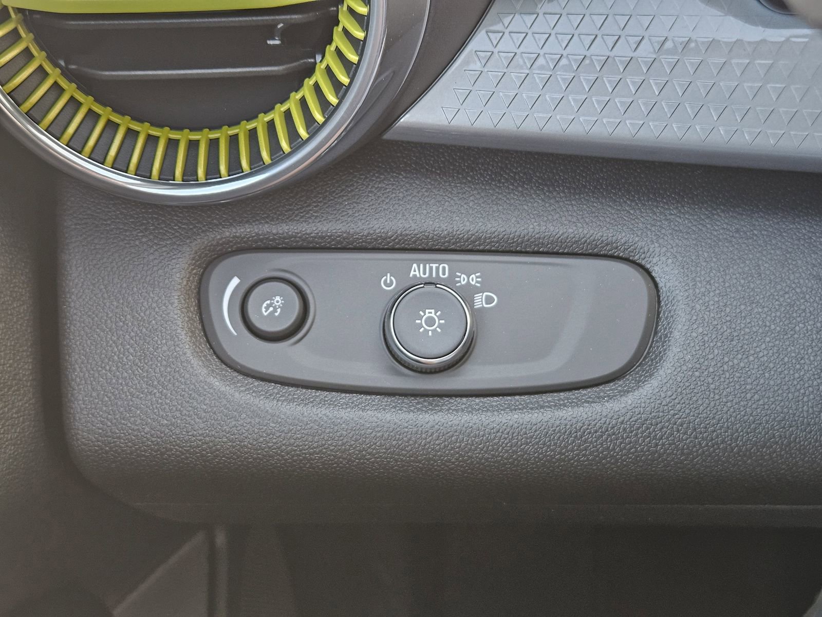 New 2026 Chevrolet Trax LT w/ Driver Confidence Package image 21