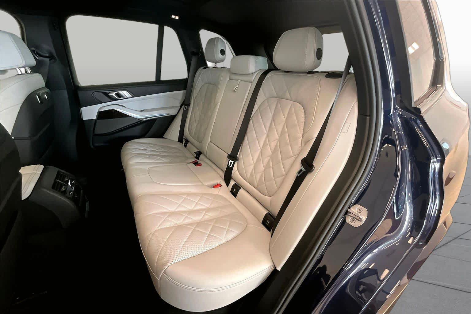 Used 2024 BMW X5 sDrive40i w/ M Sport Package RWD image 18
