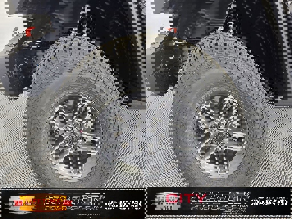 New 2025 Jeep Gladiator Mojave image 9