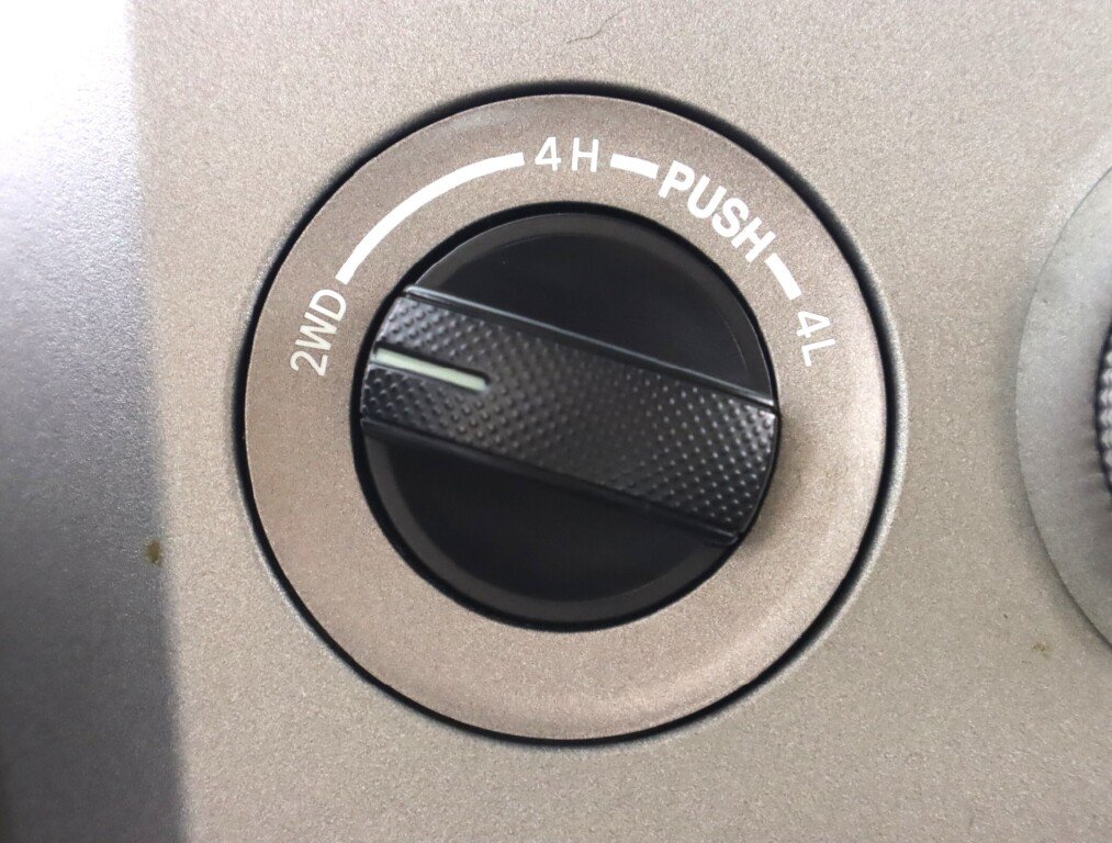 Used 2013 Toyota Tundra Limited AWD/4WD image 24