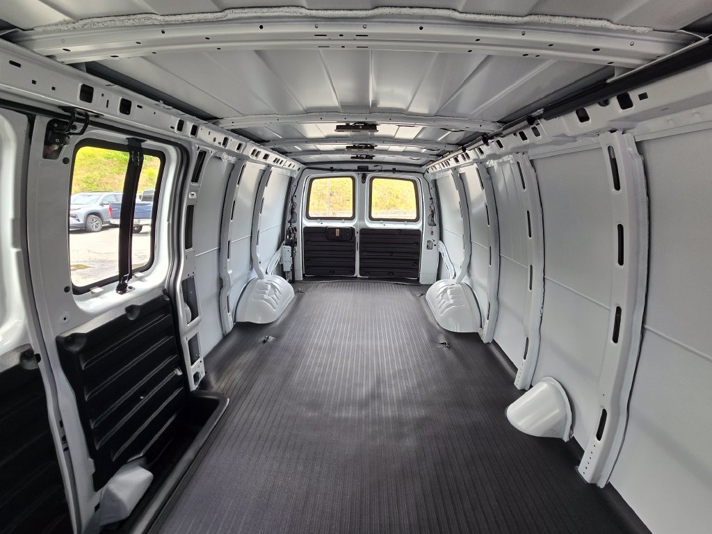 New 2026 Chevrolet Express 2500 w/ Communications Package RWD image 13