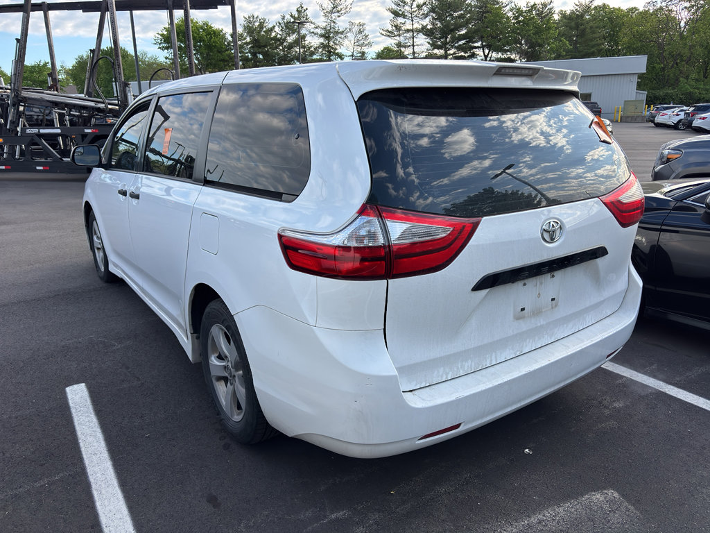Used 2018 Toyota Sienna L FWD image 4