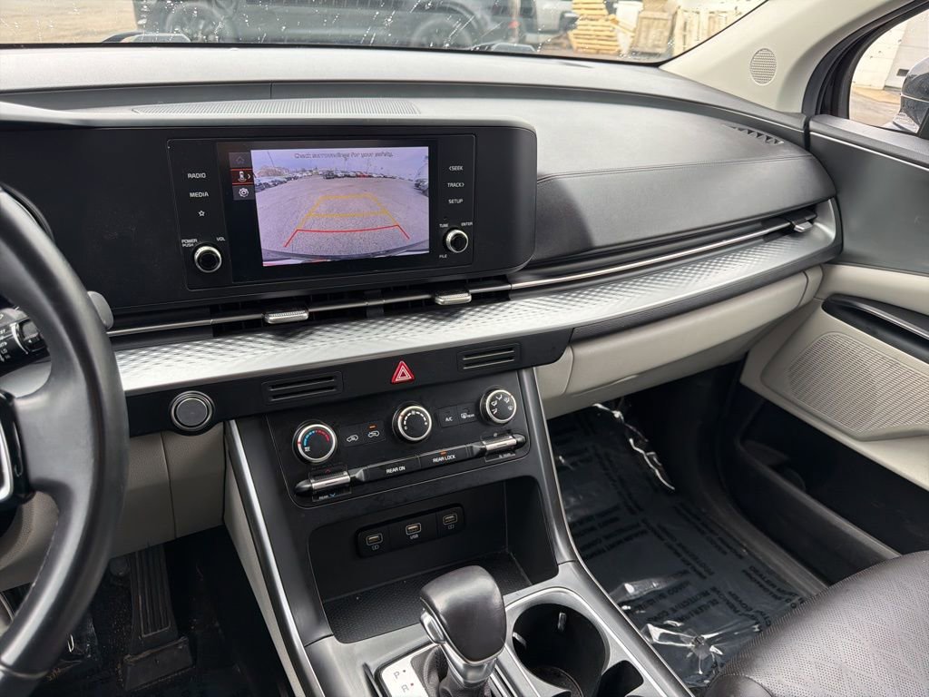 Used 2023 Kia Carnival LX image 15
