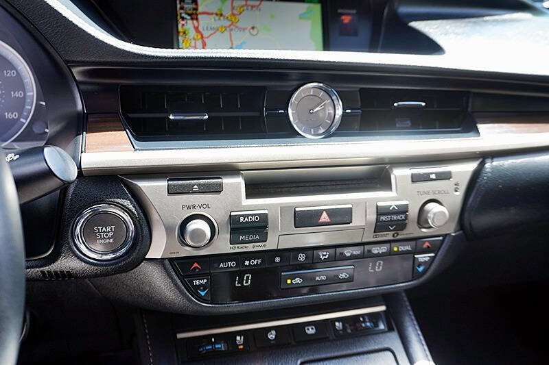 Used 2017 Lexus ES 350 w/ Luxury Package image 28