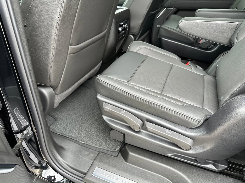 New 2026 GMC Yukon Denali w/ Denali Reserve Package RWD image 40