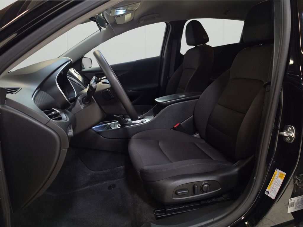 Used 2025 Chevrolet Malibu LT image 13
