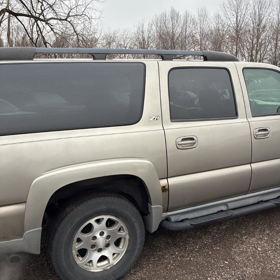 Used 2002 Chevrolet Suburban Z71 image 8
