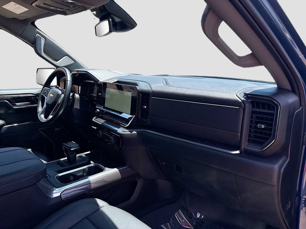 Used 2024 Chevrolet Silverado 1500 LTZ AWD/4WD image 30