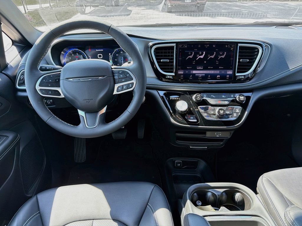 New 2027 Chrysler Pacifica Select FWD image 27